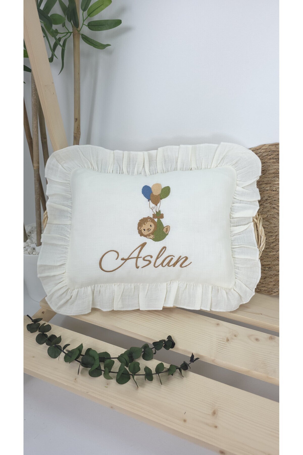 Müslin Yeni Doğan 4Katlı Organik %100Pamuk Kişiye Özgü Nakışlı Yastık-Aslan Model
