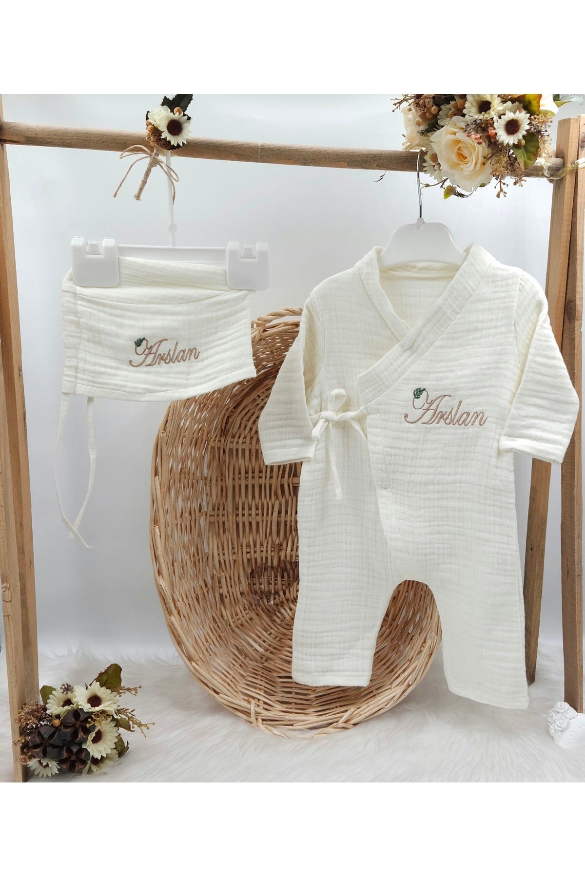 4 Katlı Müslin 2'li Kimono Bağcıklı Tulum %100 Pamuk Organik (Kişiye Özgü İsimli Nakış Desenli)
